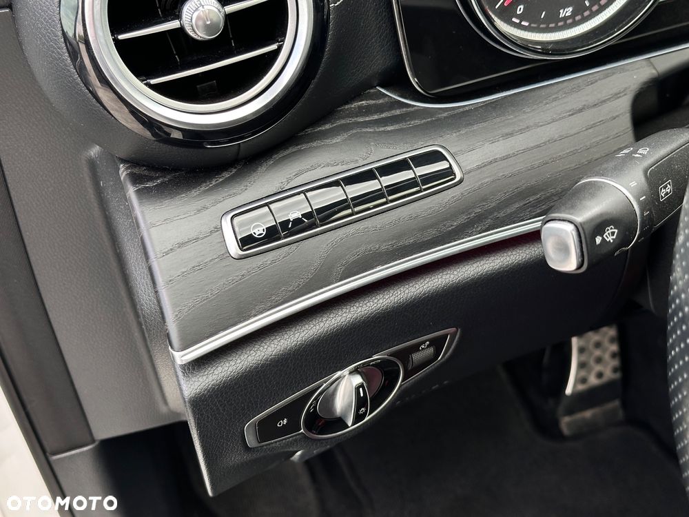 Mercedes-Benz Klasa E 200 4-Matic 9G-TRONIC - 18