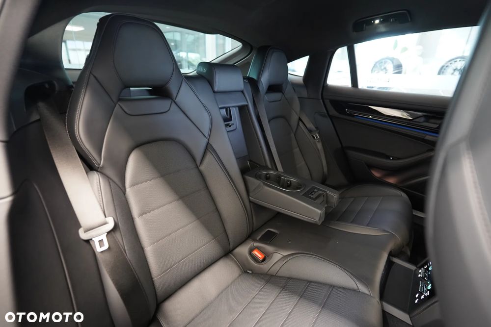 Porsche Panamera - 12