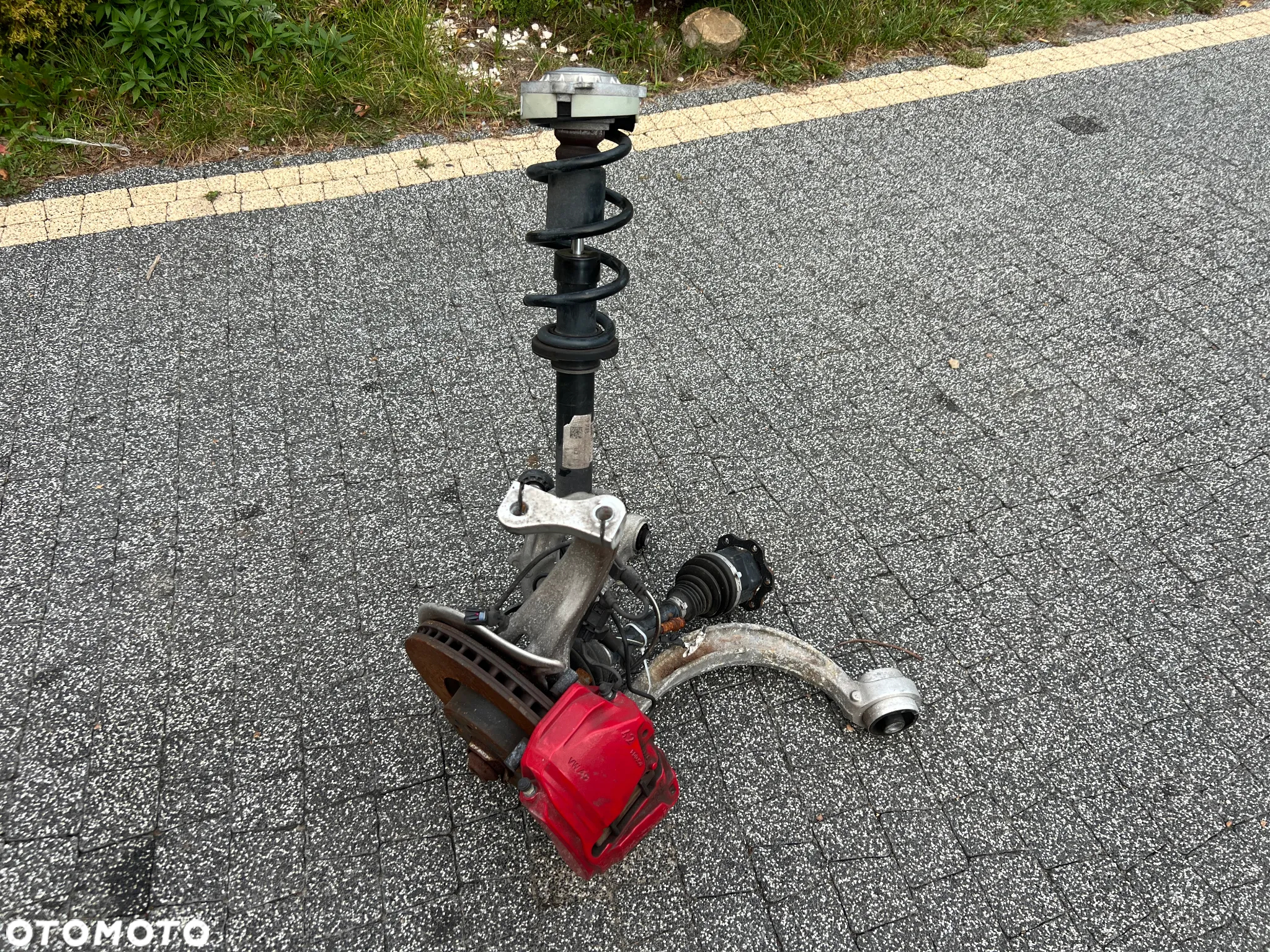 ZWROTNICA LEWA WAHACZ AMORTYZATOR AUDI A4 B9 A5 8W lift S LINE 8W0407559 - 2