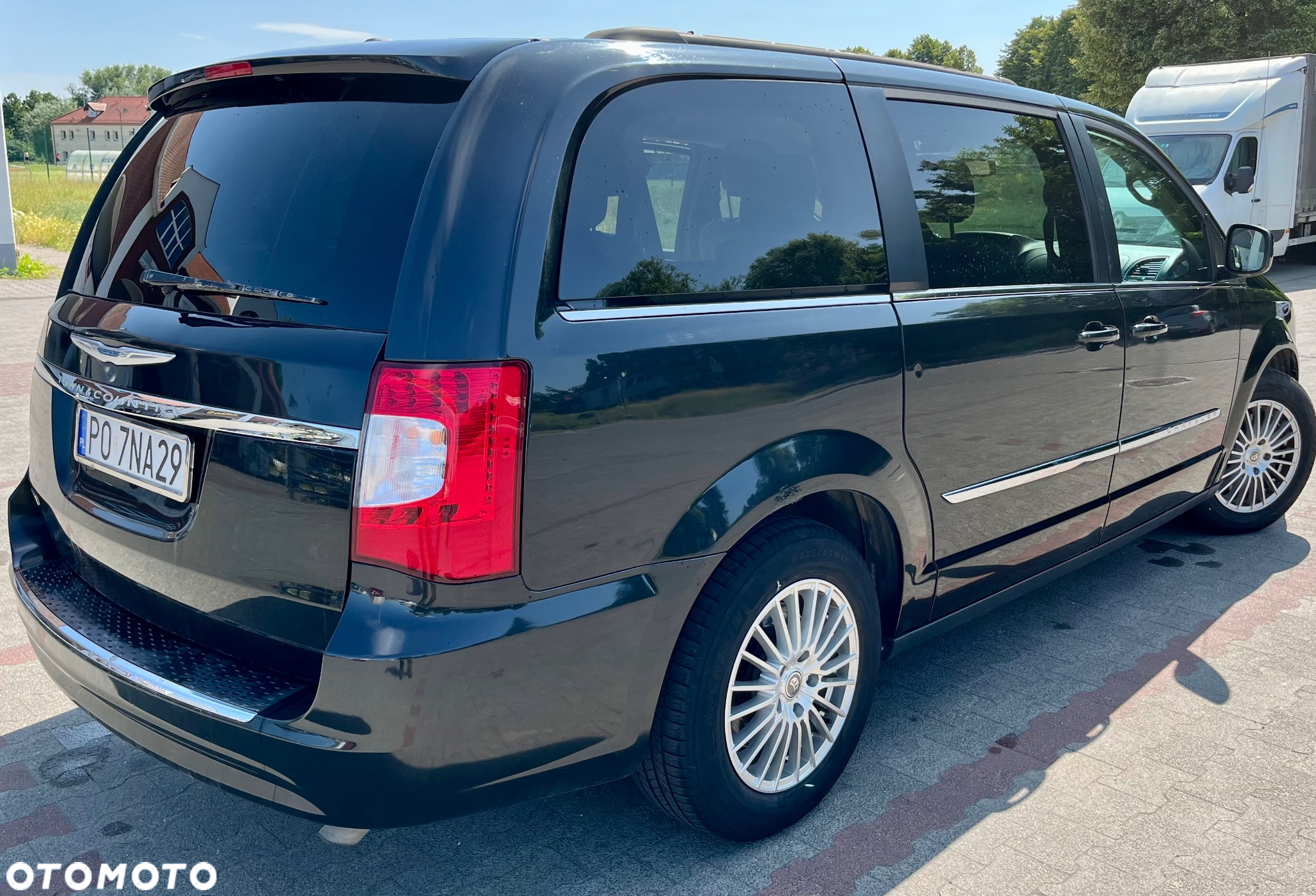 Chrysler Town & Country - 18