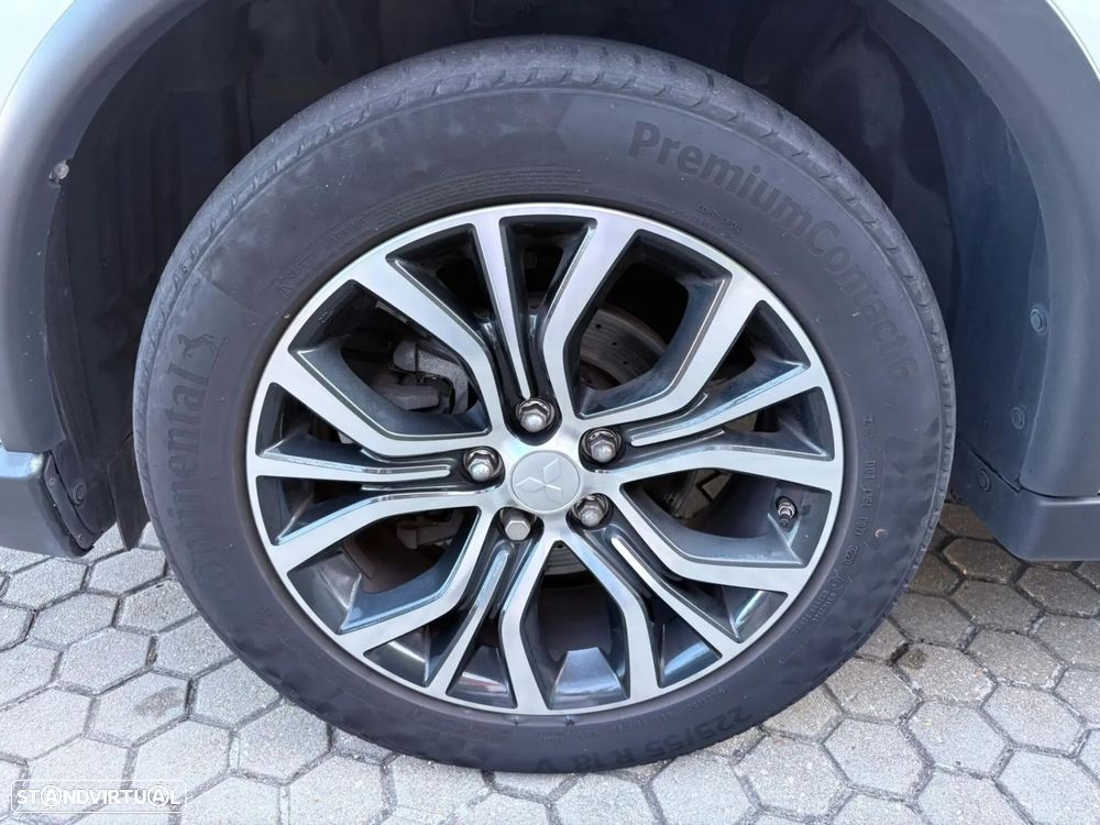 Mitsubishi Outlander 2.2 DI-D Instyle Navi - 13