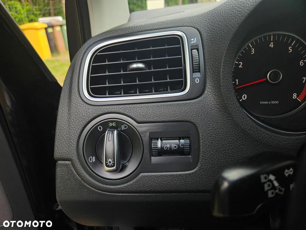 Volkswagen Polo 1.4 MATCH - 33