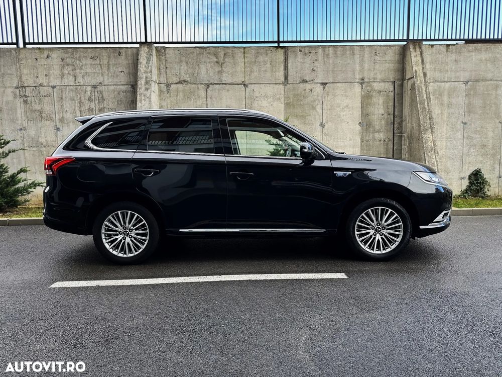 Mitsubishi Outlander PHEV 2.4 L 4X4 Intense - 32