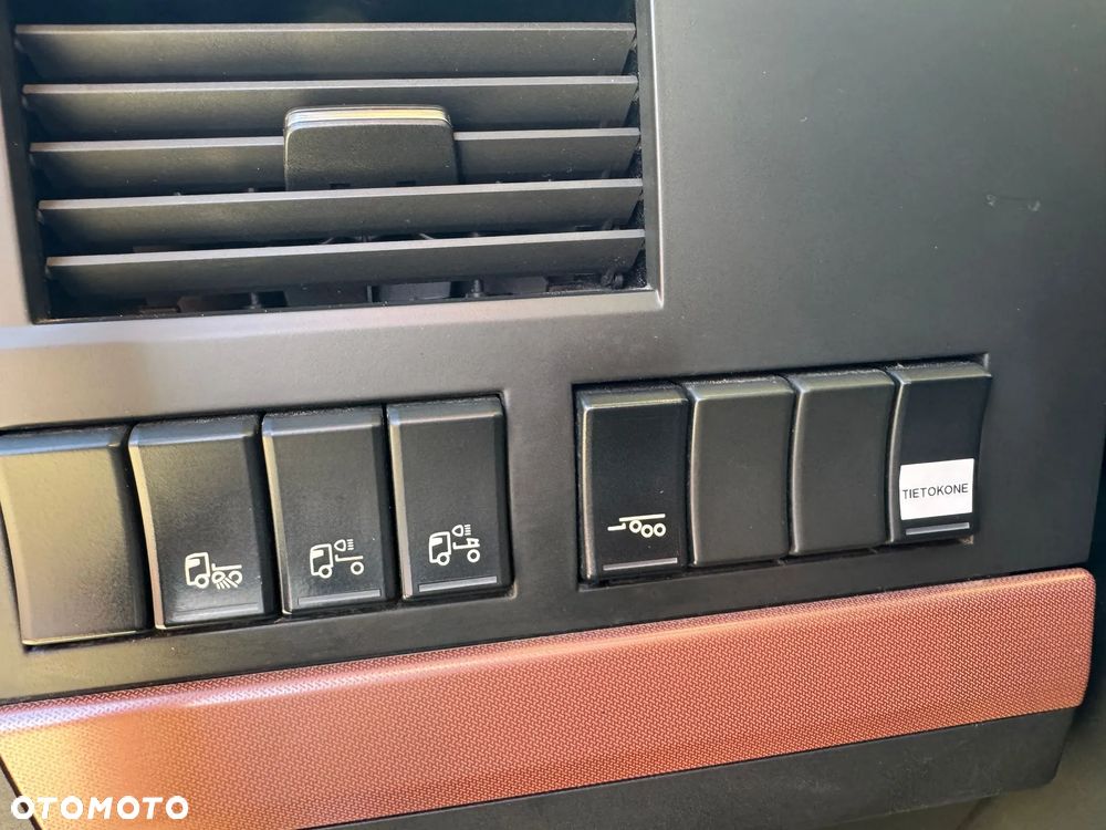 Volvo FH16 750 8x4 POJAZD DO DRZEWA - 15