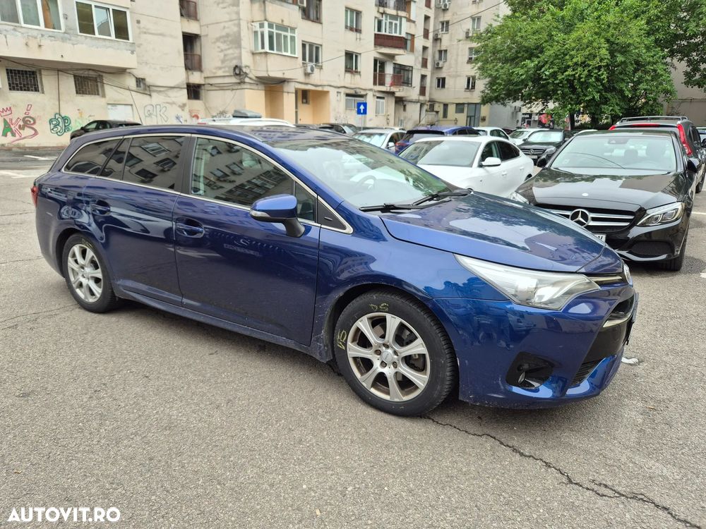 Toyota Avensis 2.0 D-4D Executive - 8