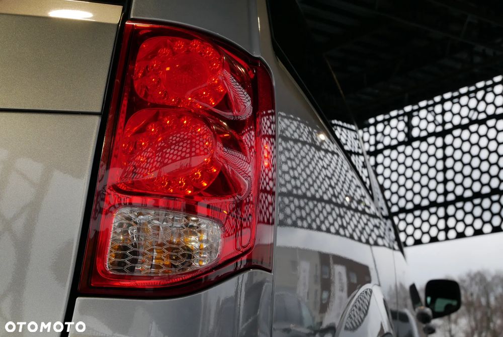 Dodge Grand Caravan - 38