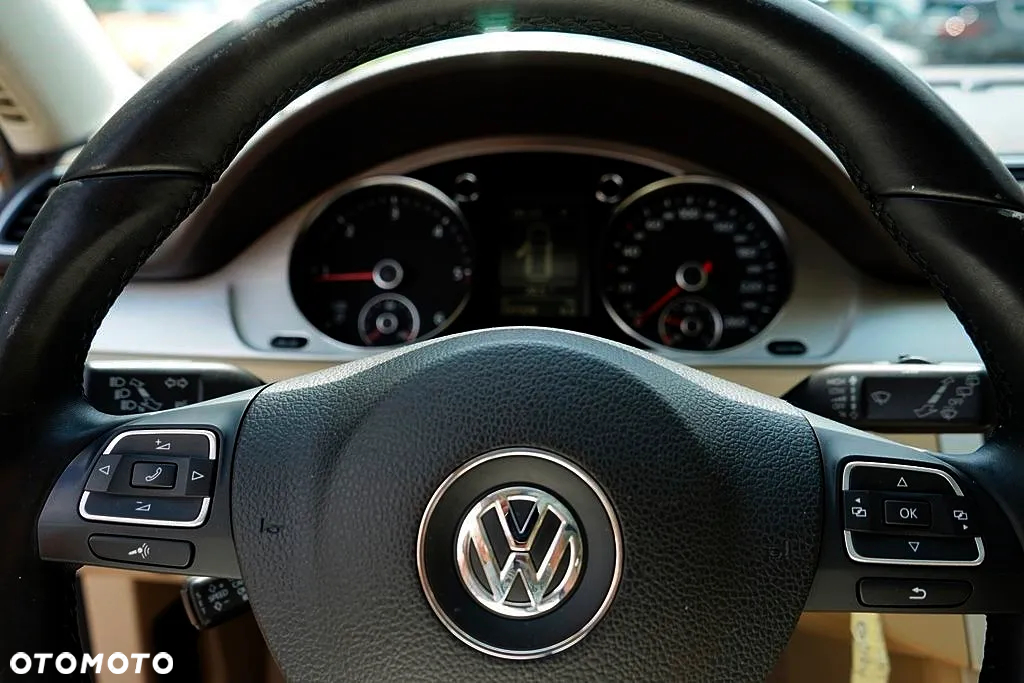 Volkswagen Passat - 22
