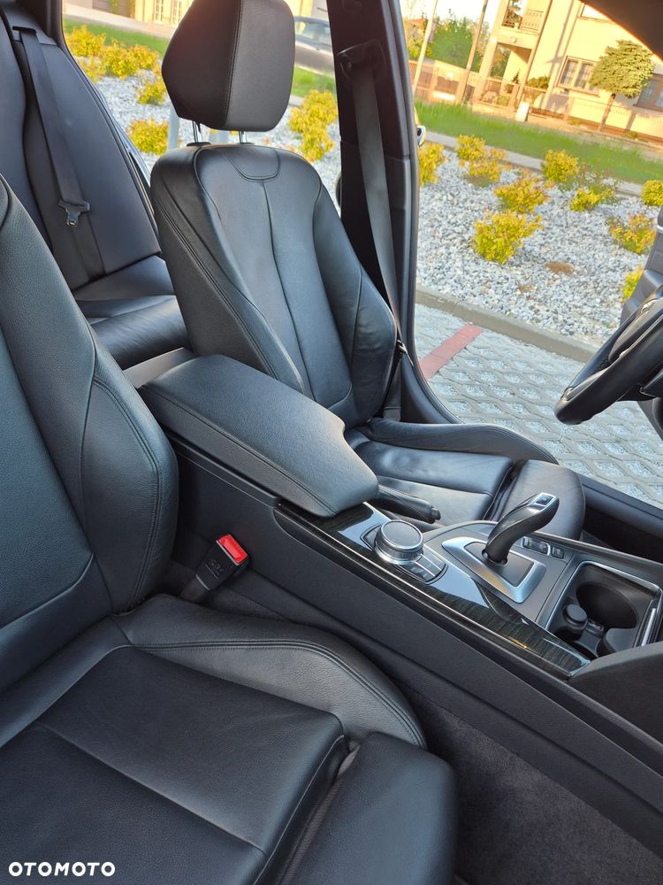 BMW Seria 3 330d Edition M Sport Shadow - 24