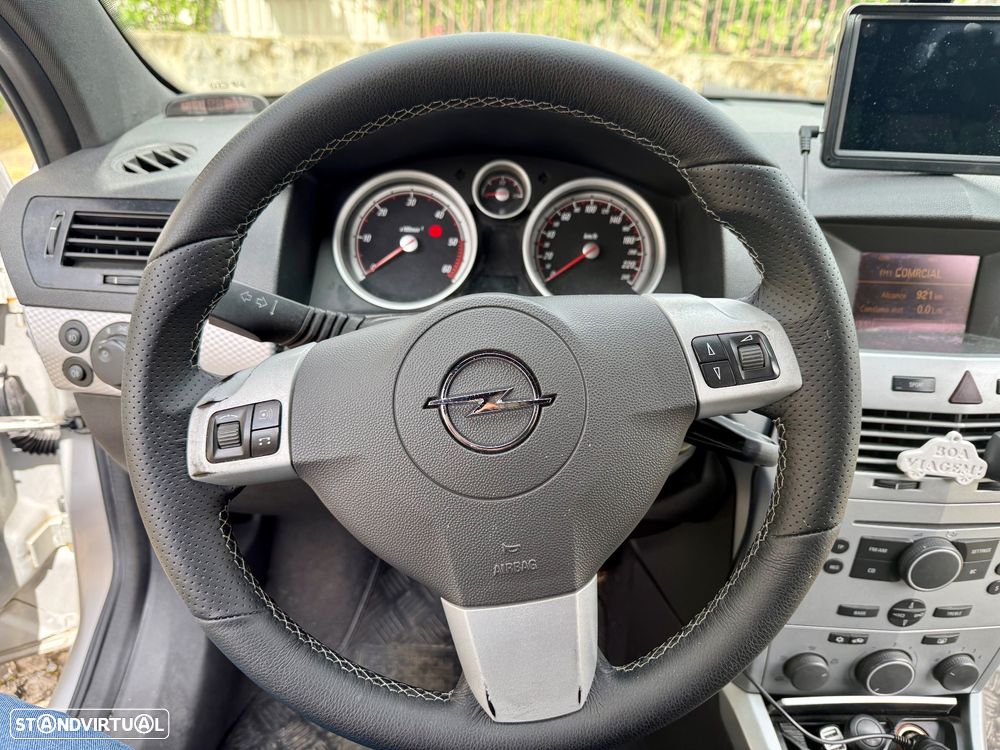 Opel Astra GTC 1.9 CDTI - 11