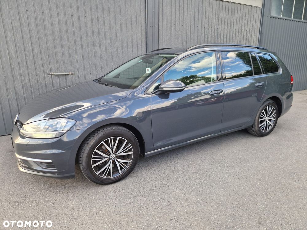 Volkswagen Golf - 1