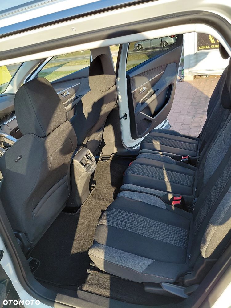 Peugeot 5008 PureTech 130 EAT6 Allure - 11