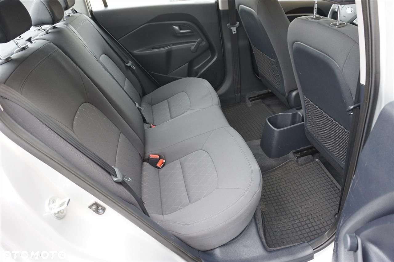 Kia Rio 1.4 L - 10