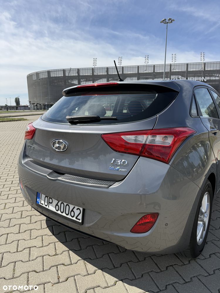 Hyundai i30 blue 1.6 CRDi Classic - 3