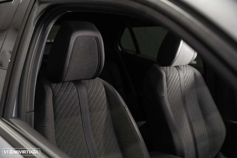Peugeot e-2008 54 kWh Allure - 18