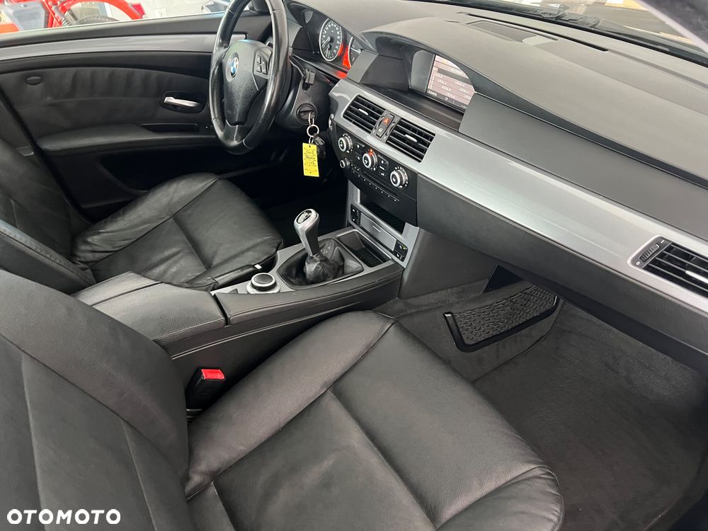 BMW Seria 5 520d - 25