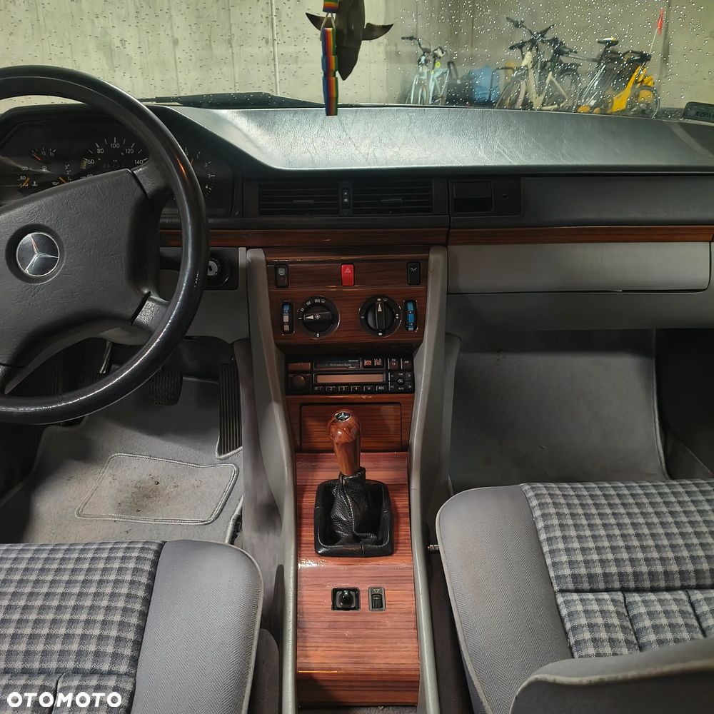 Mercedes-Benz W124 (1984-1993) - 17