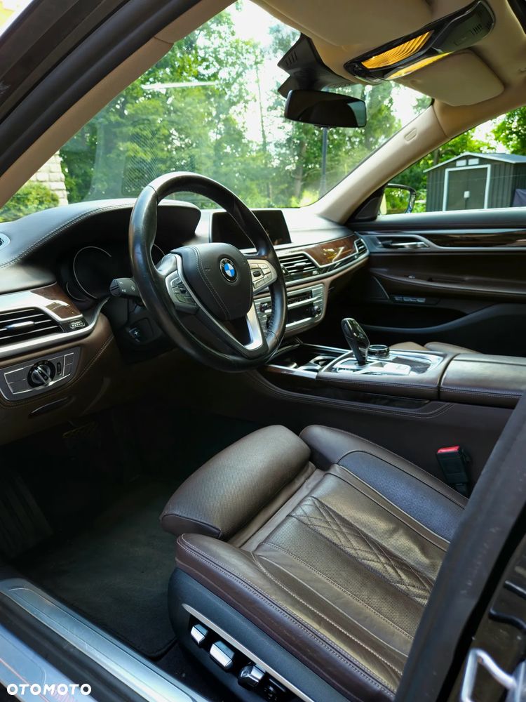 BMW Seria 7 750Li Edition Exclusive - 17