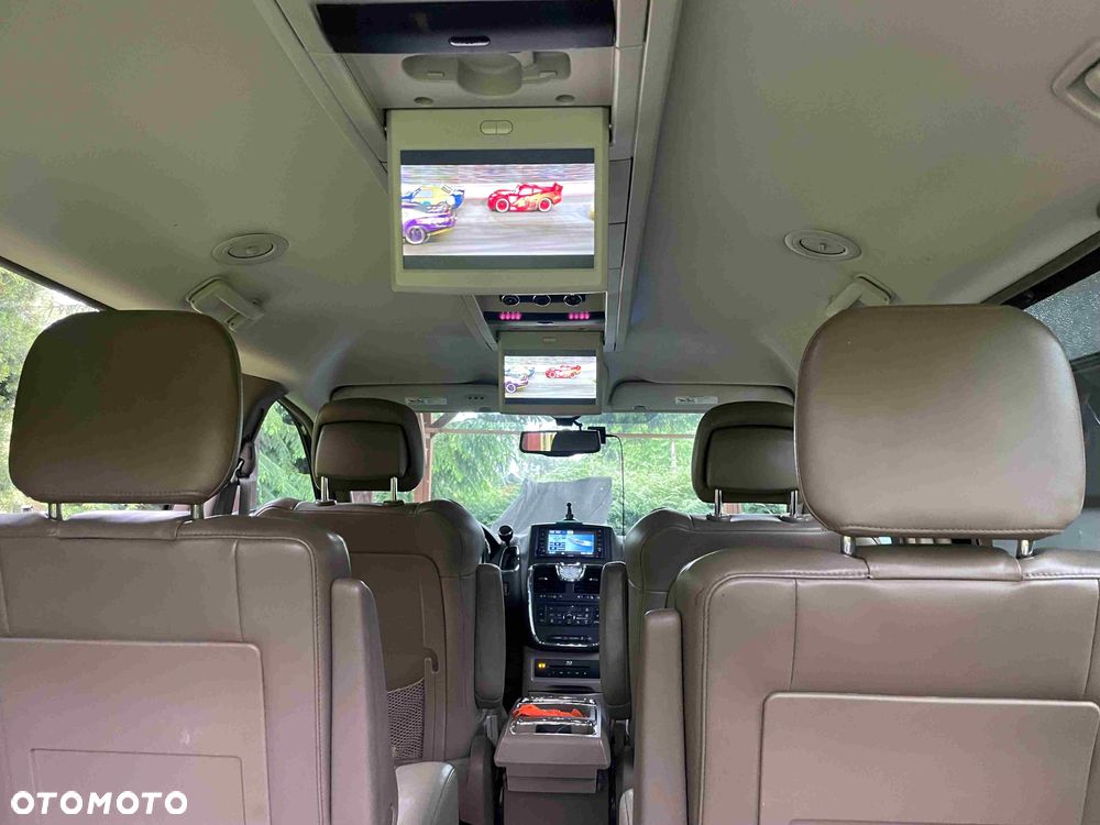 Chrysler Town & Country 3.6 Limited - 10