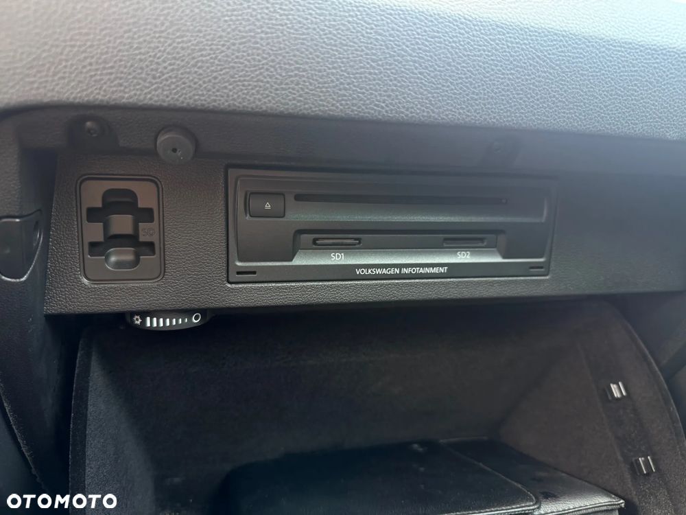 Volkswagen Passat - 25