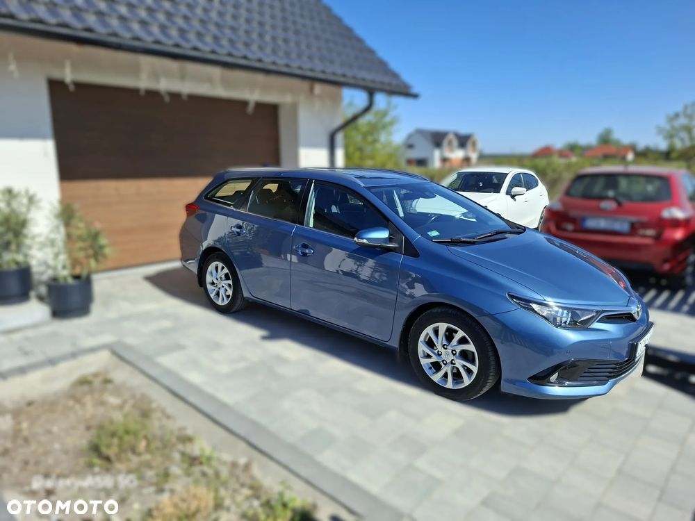 Toyota Auris 1.4 D-4D Premium Comfort - 4