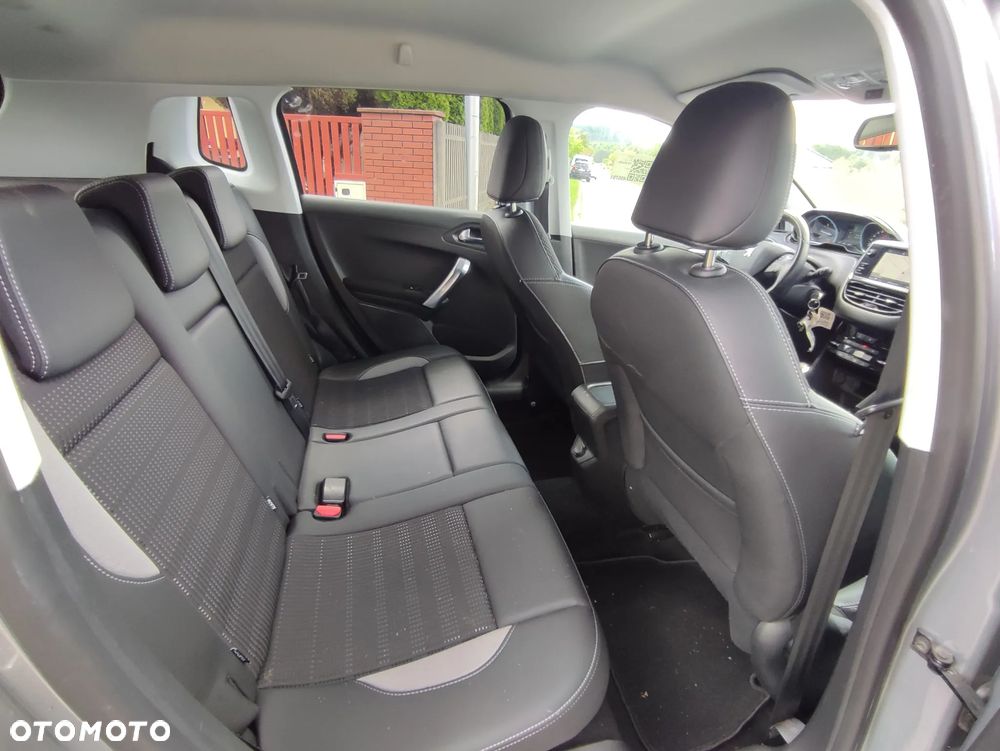 Peugeot 2008 1.5 BlueHDi Allure - 26