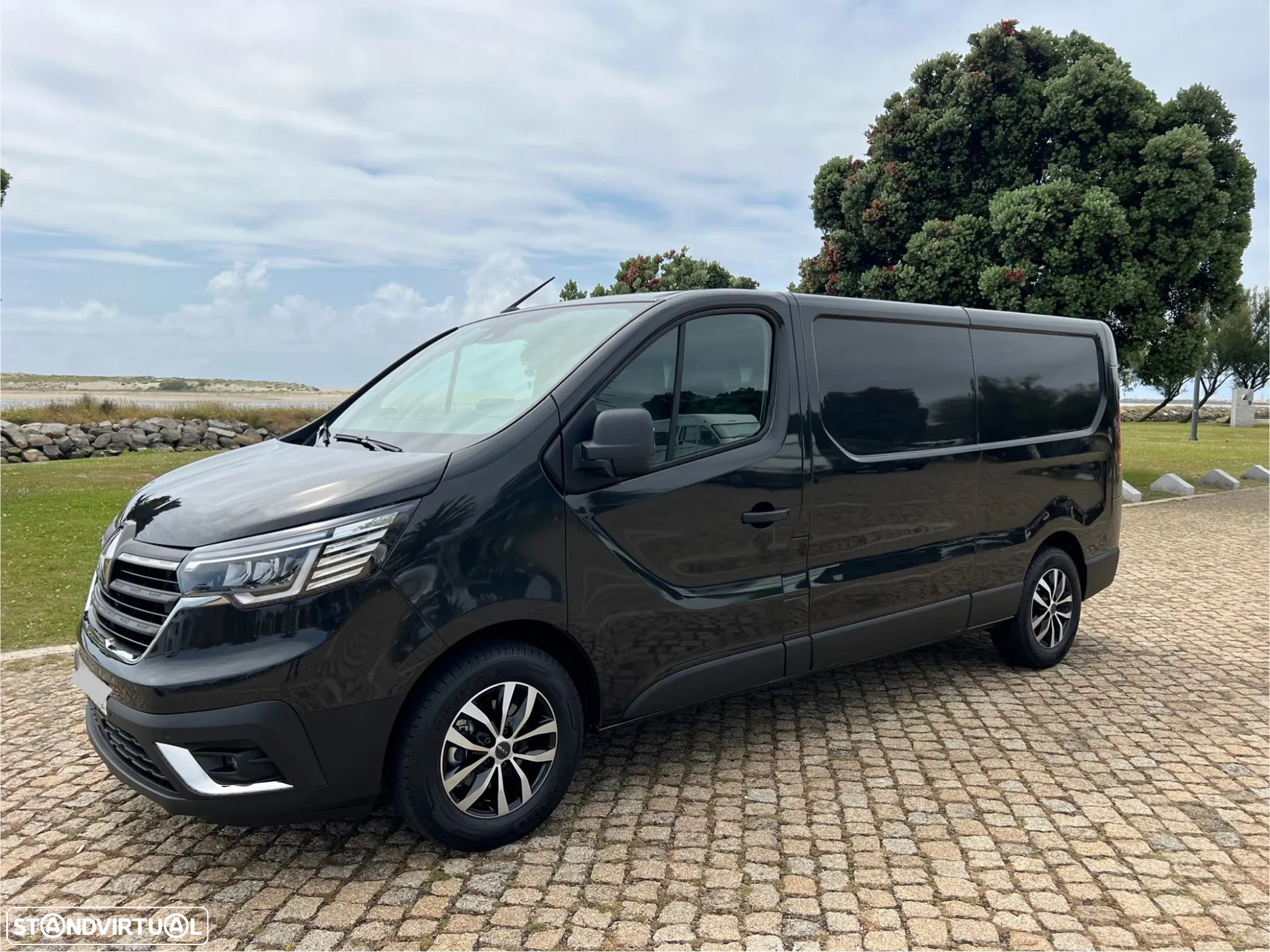 Renault Trafic Van 2.0 DCi 150cv c/ frio + caixa isotérmica - 1