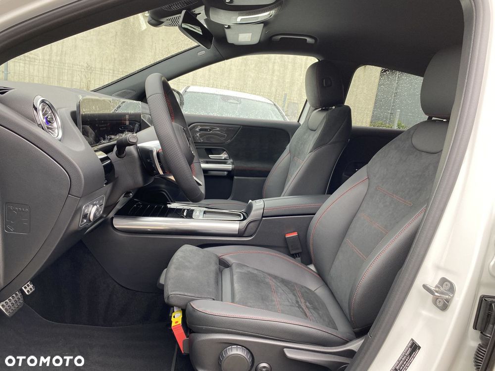 Mercedes-Benz GLA - 9