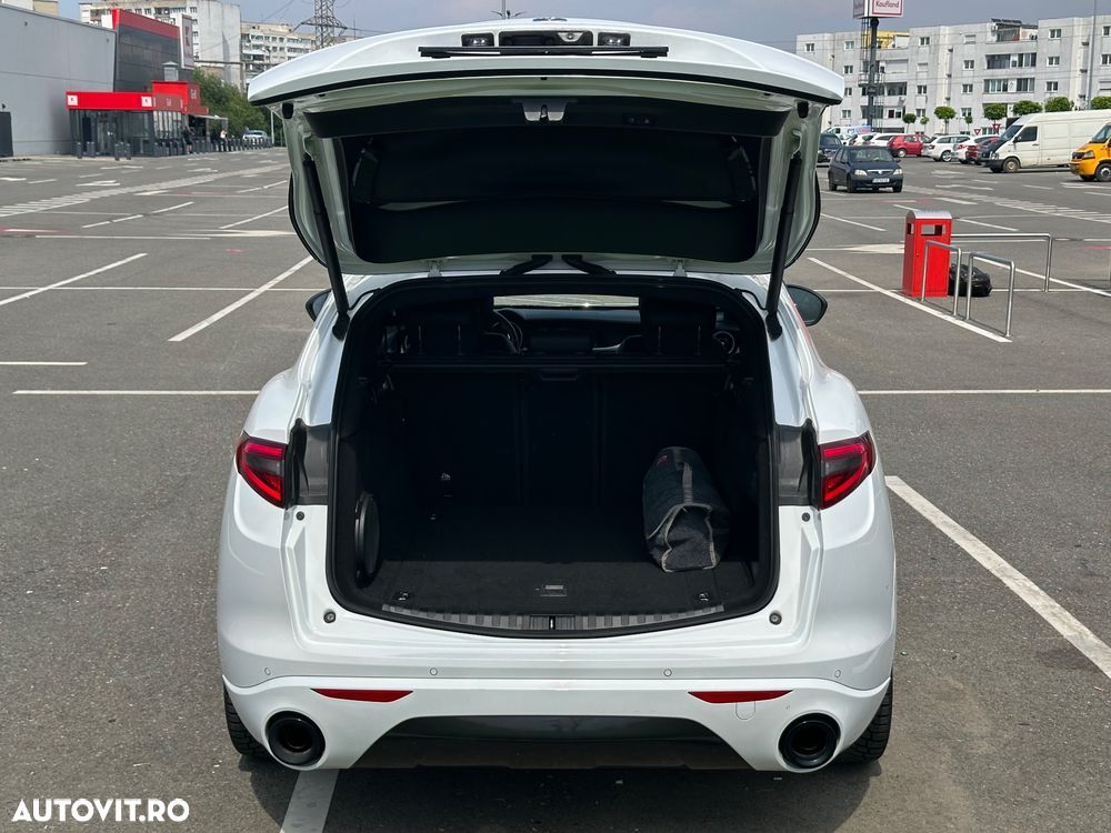 Alfa Romeo Stelvio 2.0 Turbo AWD AT8 Veloce - 11
