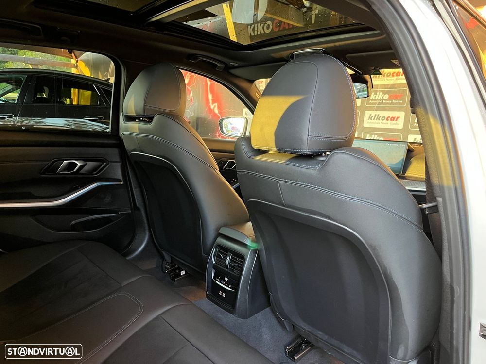 BMW 330 e Touring Pack M Auto - 55