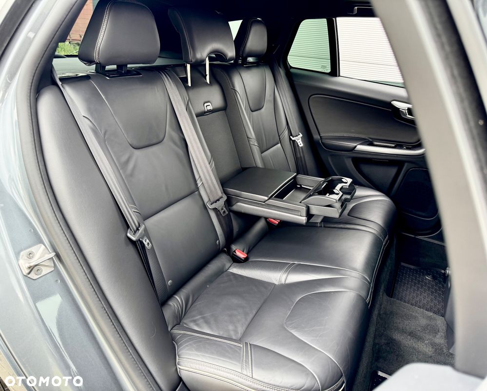 Volvo V60 D4 Geartronic R-Design - 32