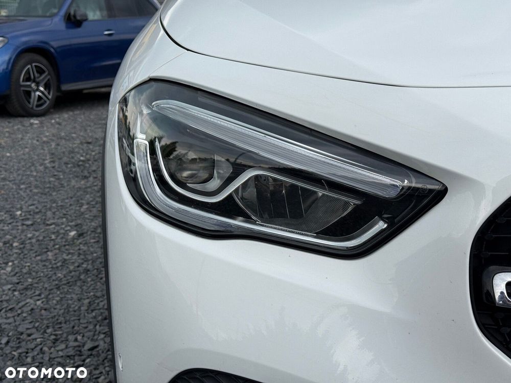 Mercedes-Benz GLA 250 4-Matic Progressive - 11