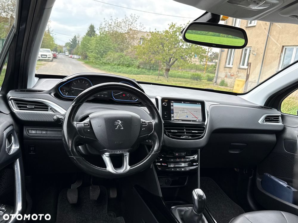Peugeot 2008 1.2 Pure Tech Allure S&S - 21