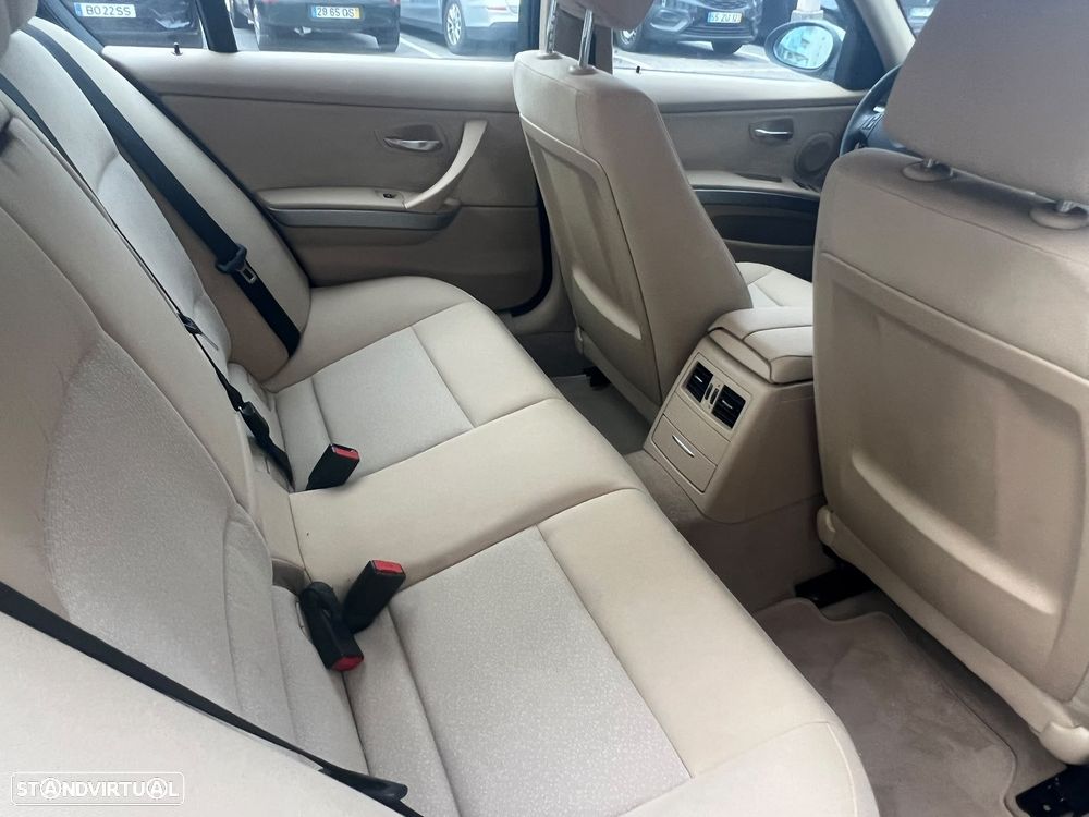 BMW 320 d Auto - 13