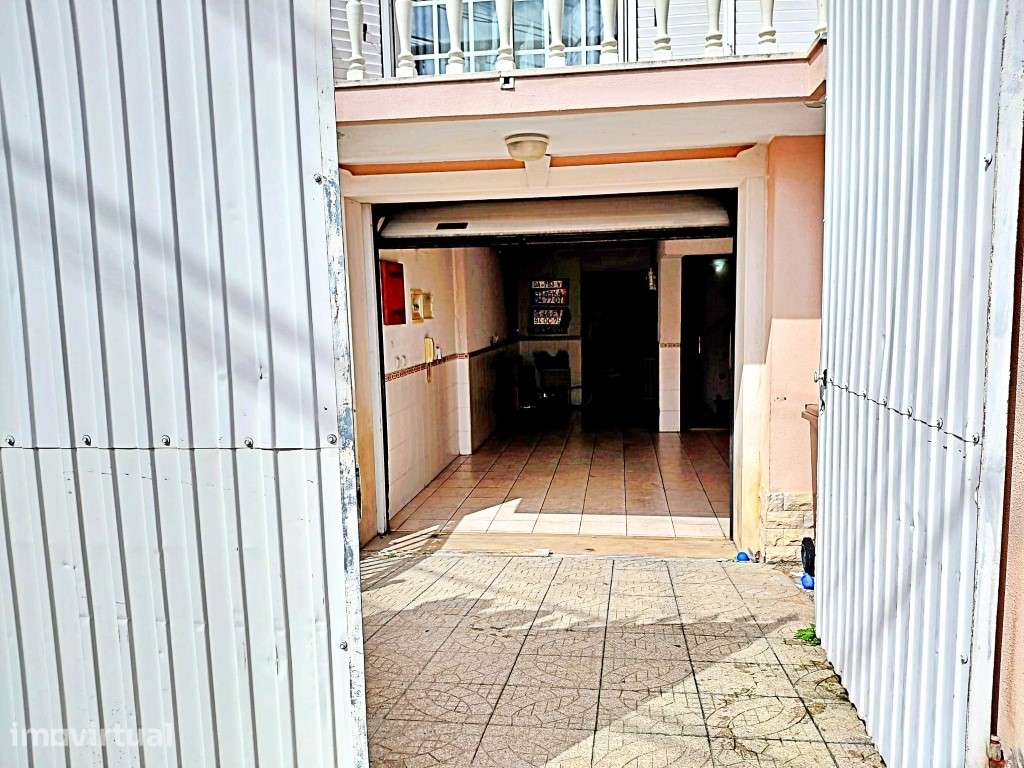 Moradia em Vale de Milhaços - junto à Escola - Grande imagem: 2/24