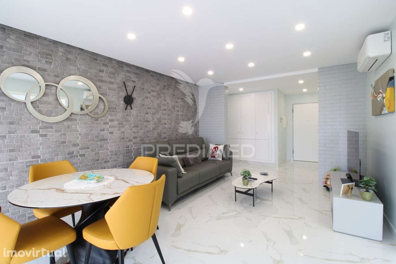 T1 de Luxo com piscina e 2 lugares de garagem perto da Praia da Rocha - Grande imagem: 2/33