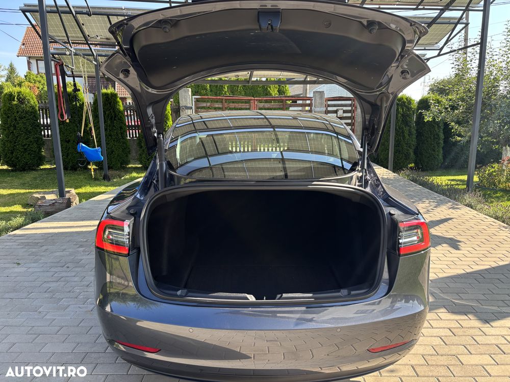 Tesla Model 3 - 3
