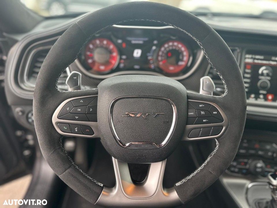 Dodge Challenger - 10