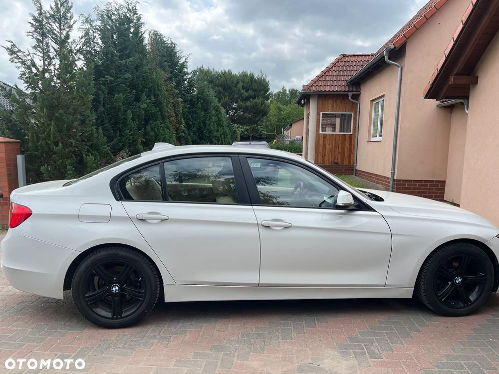 BMW Seria 3 320i - 2