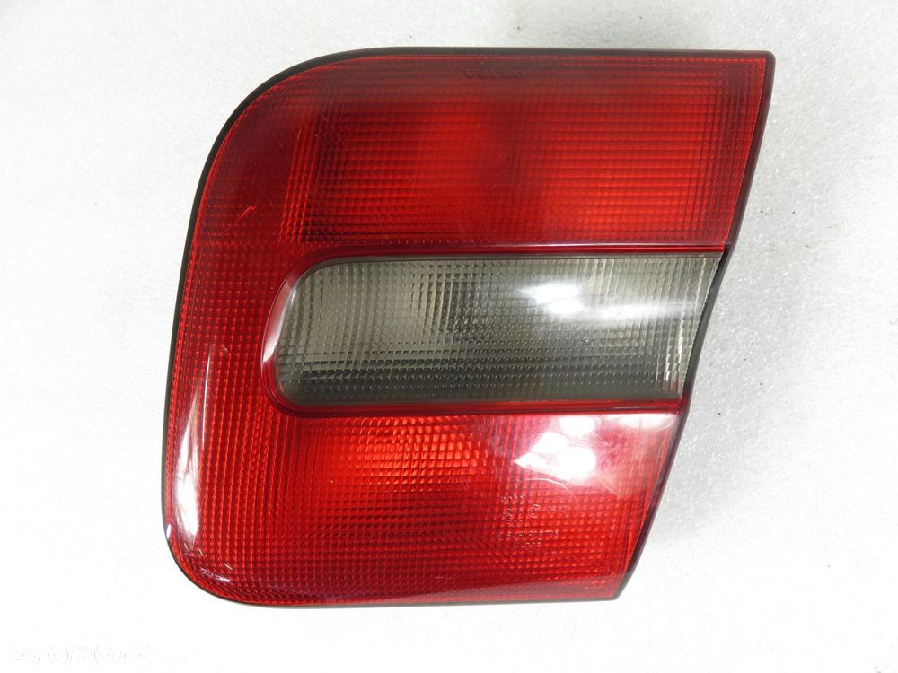 LAMPA PRAWA TYLNA KLAPA VOLVO S70 9151634 - 1