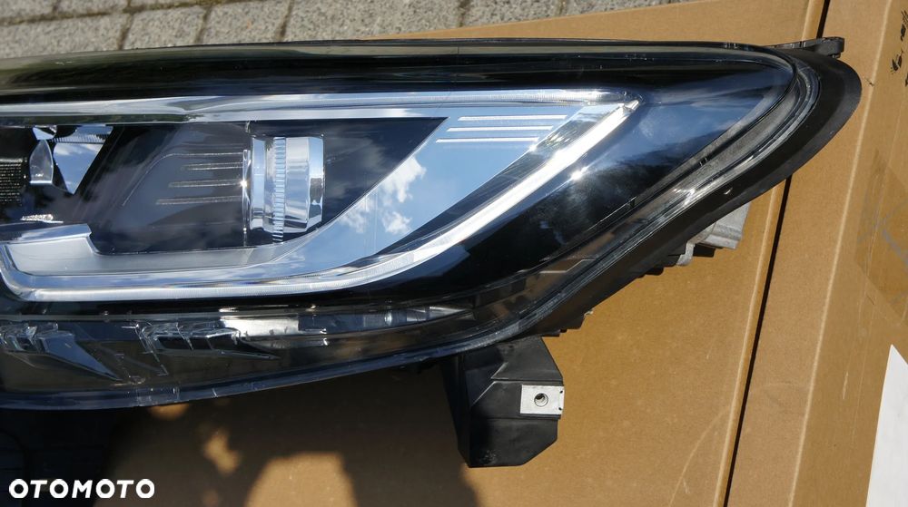 PRZEDNIA LEWA LAMPA RENAULT KADJAR LED 260609857R - 2