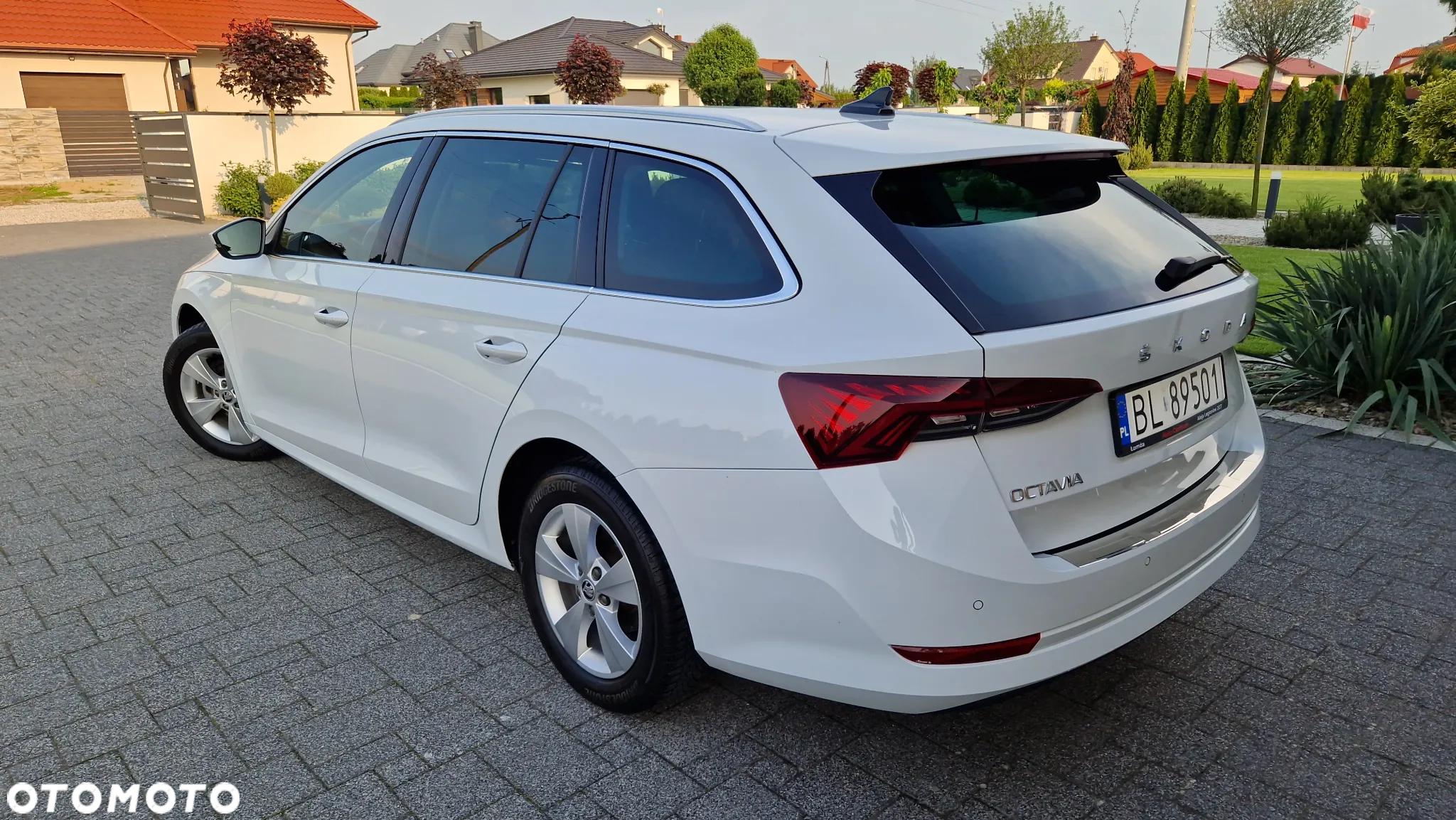 Skoda Octavia Combi 2.0 TDI DSG Sport Edition - 4