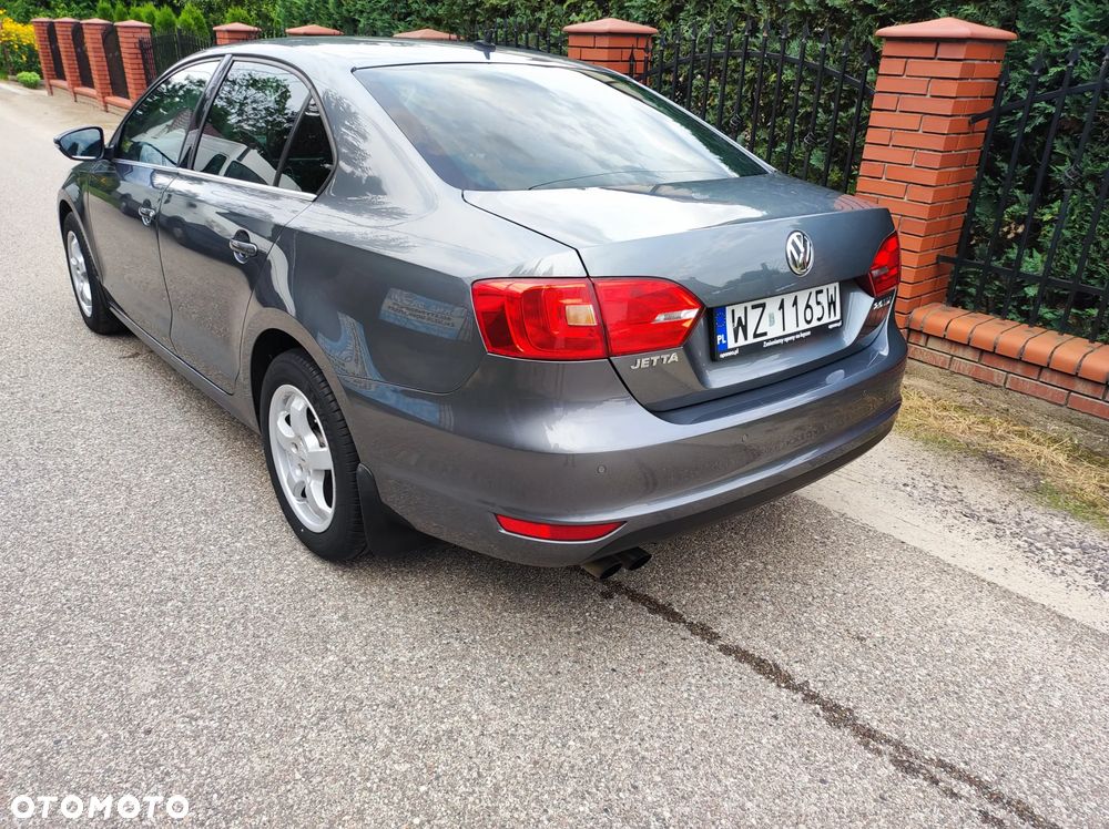 Volkswagen Jetta 2.0 TDI Highline DSG - 6
