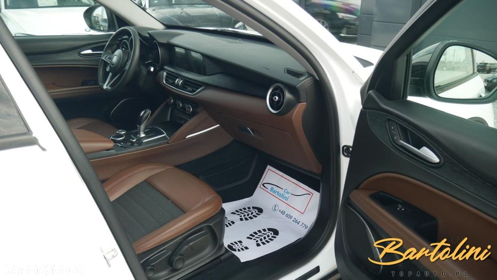 Alfa Romeo Stelvio - 17