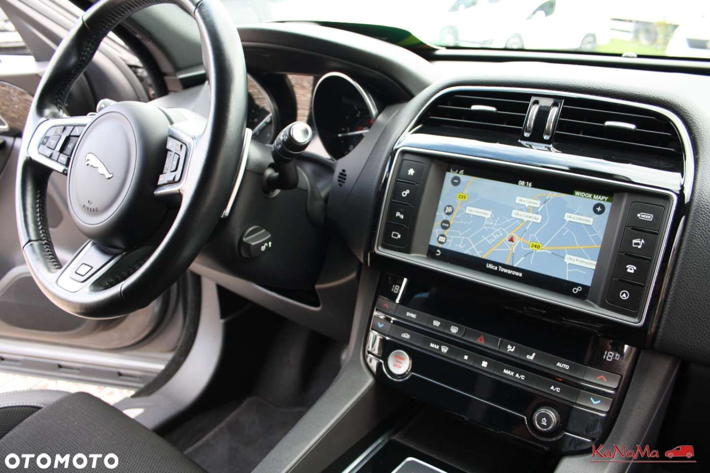 Jaguar F-Pace - 5