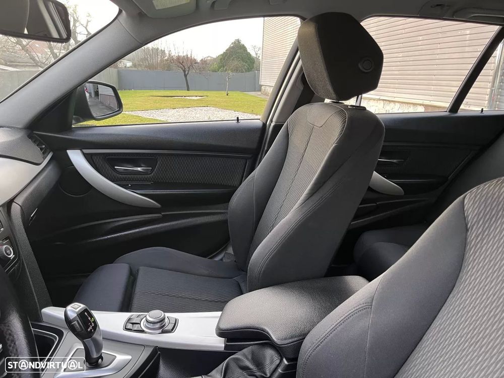 BMW 320 d Touring Aut. Sport Line - 31