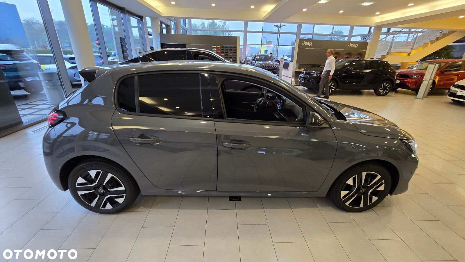 Peugeot 208 - 4