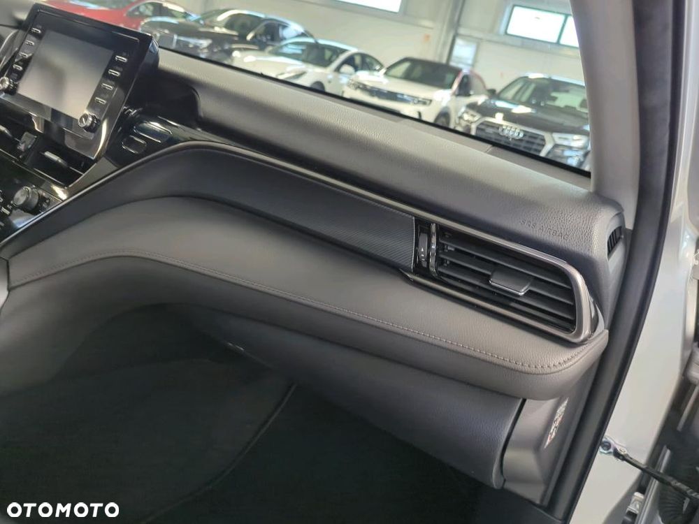 Toyota Camry - 16