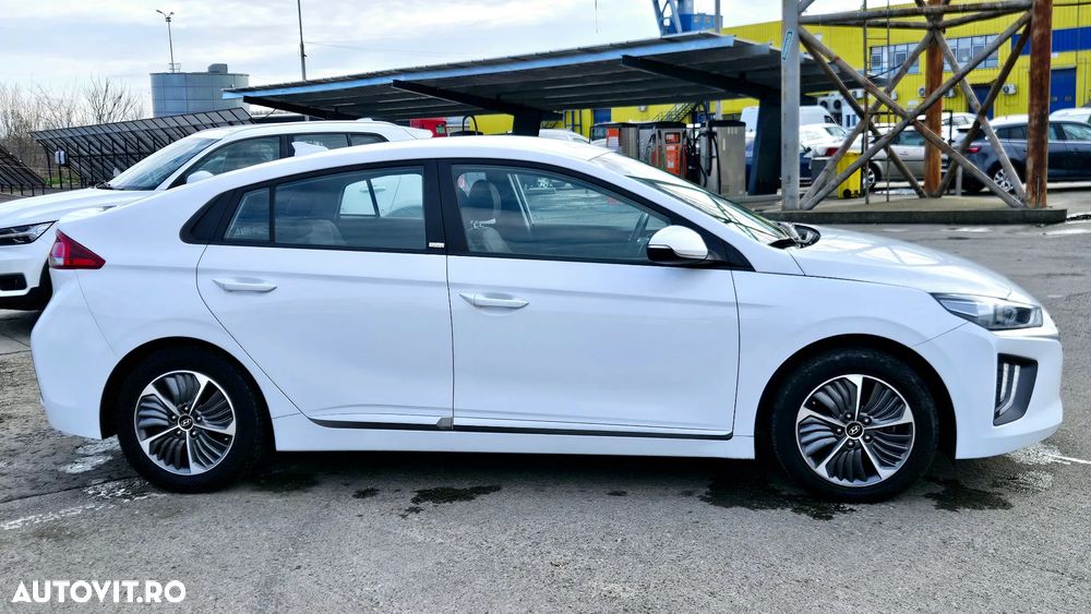 Hyundai IONIQ - 19