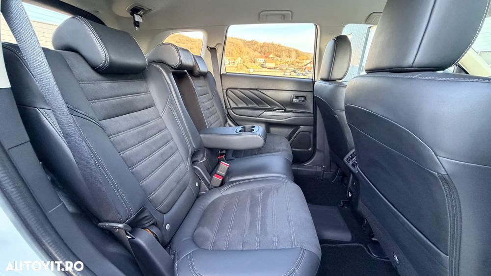 Mitsubishi Outlander PHEV 2.4 L 4X4 Intense - 8
