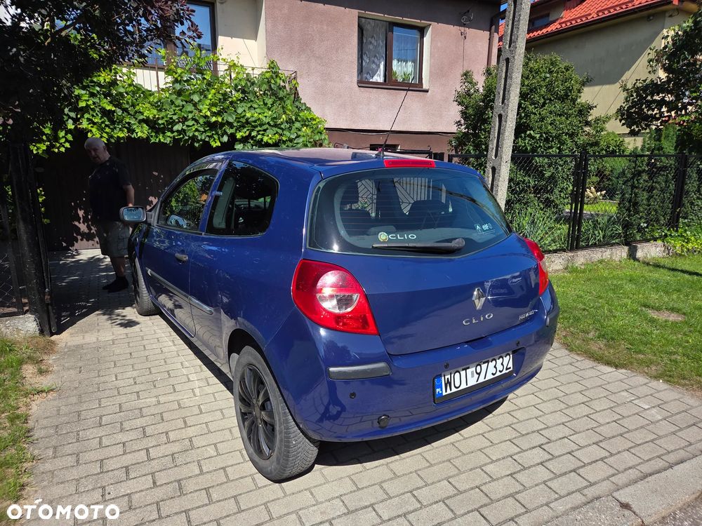 Renault Clio 1.4 16V Authentique - 11